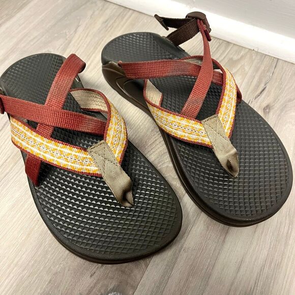 Chaco Sandals Women’s 6 Hipthong Brown and Orange Slip On Strappy - Picture 2 of 5